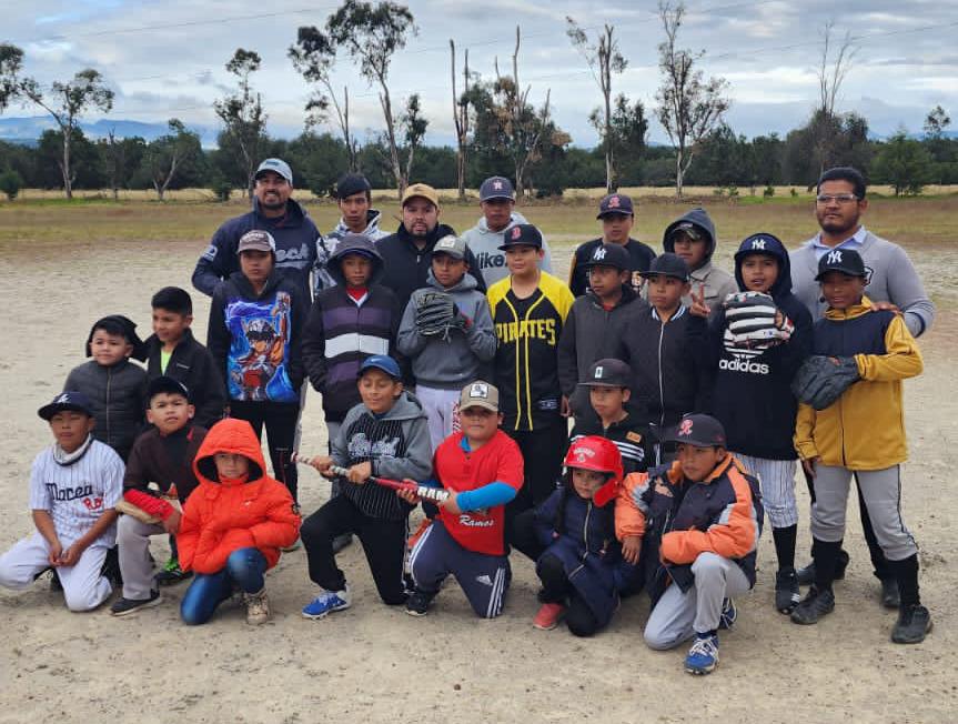 Rinden frutos talleres de béisbol en Tzompantepec